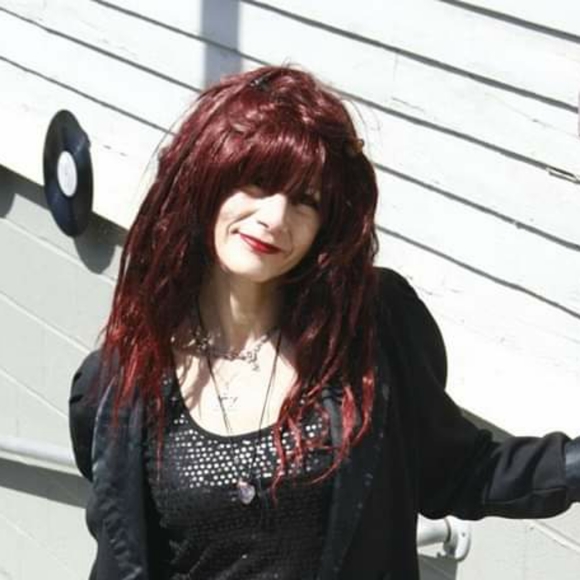 Meet your Posher, Theda. I *need* to sell here!! 😍❤️ - Picture 7 of 16